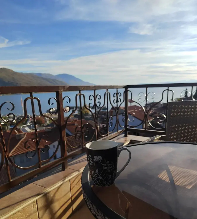 1 Bedroom Apartment with balcony and with lake view