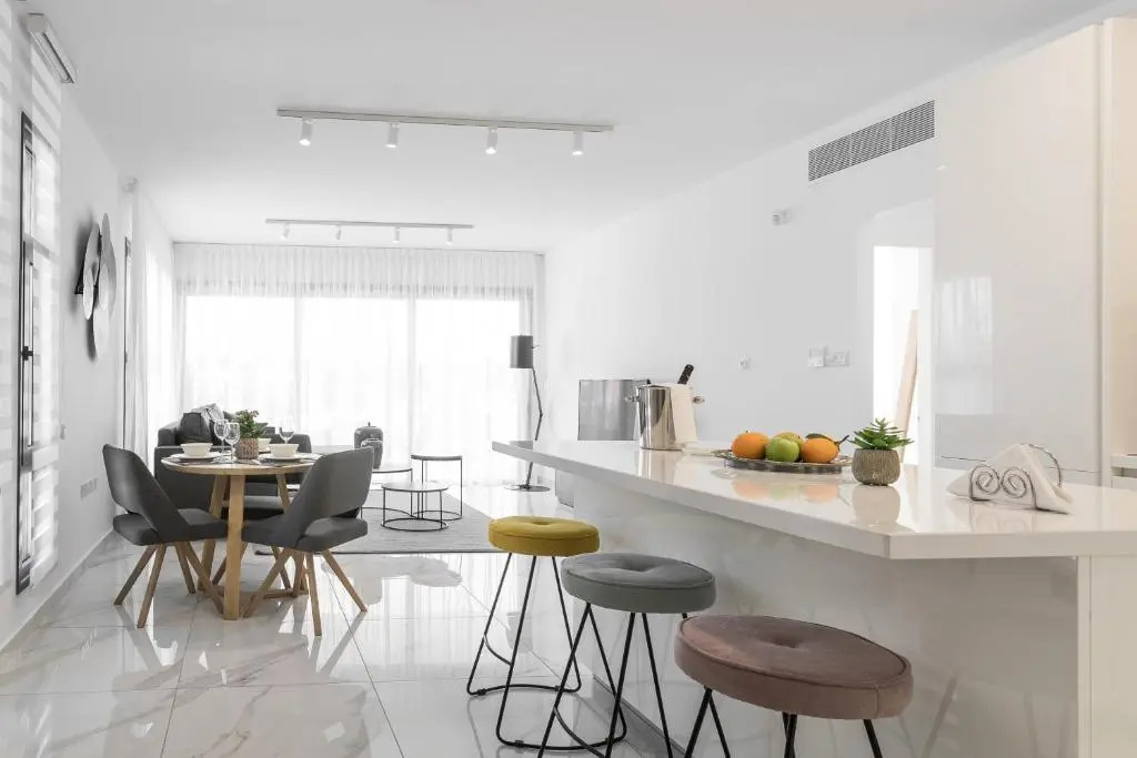 3 Bedrooms Apartment