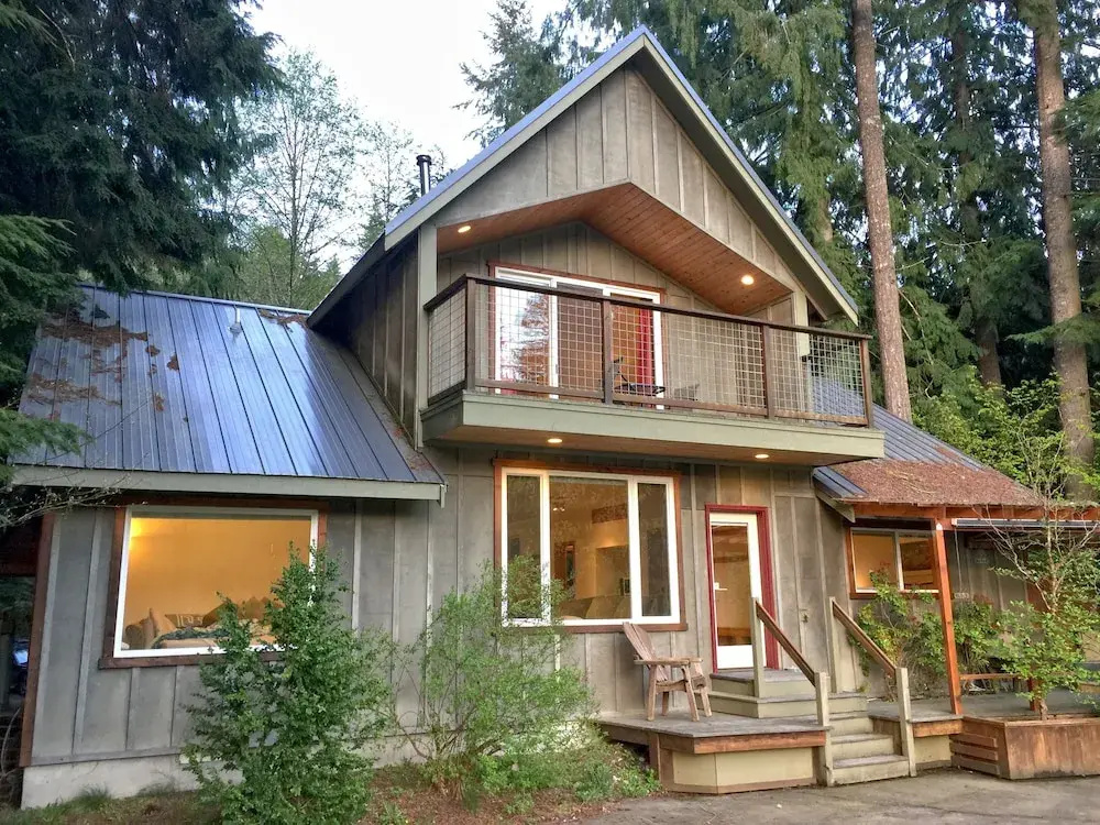 Mt Baker Rim Cabin 70 A pet Friendly Vacation Home With a hot tub and Wifi