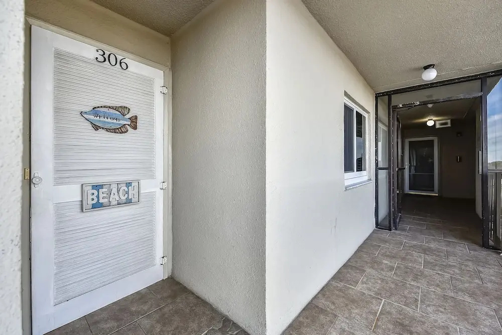 Pinnacle Port by Book That Condo