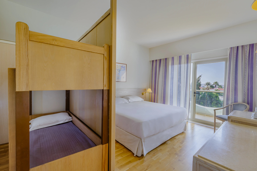 The Golden Coast Beach Hotel - Général
