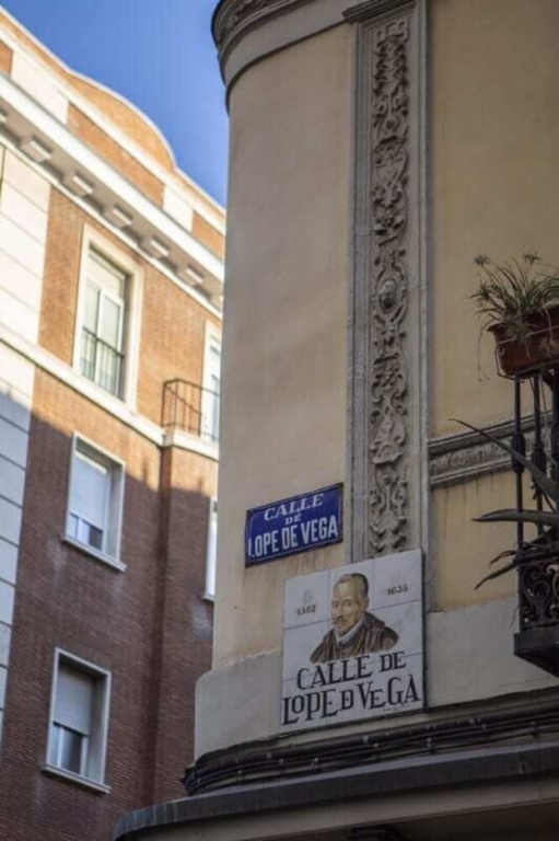 Charming & Modern 2bed in Madrid's City Center