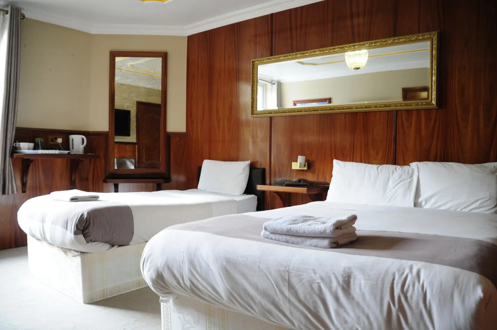 Cricklewood Lodge Hotel — фото