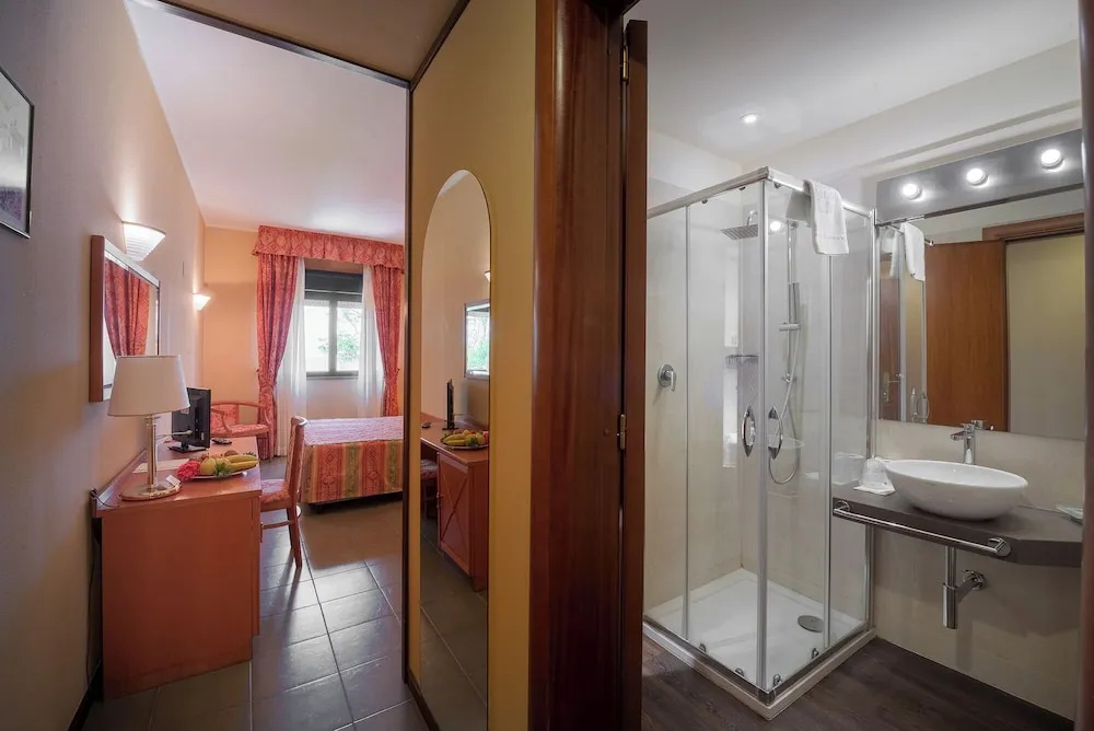 Classic Double room (full double bed)