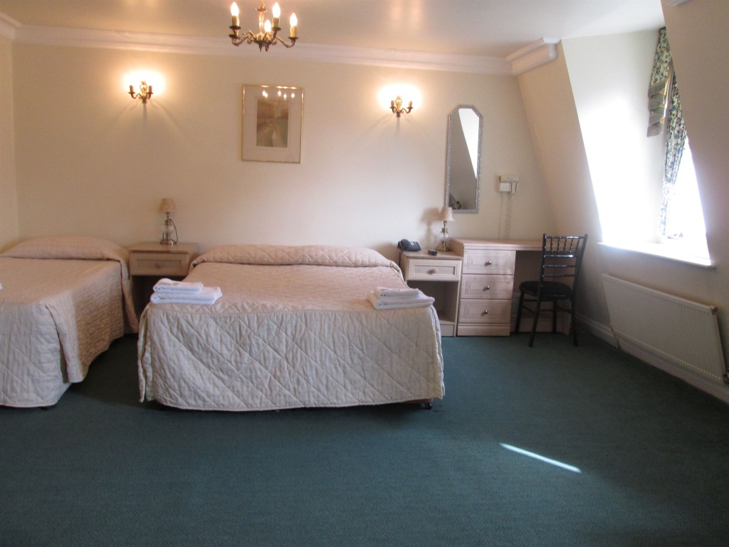 Отель Brompton Hotel в Лондоне