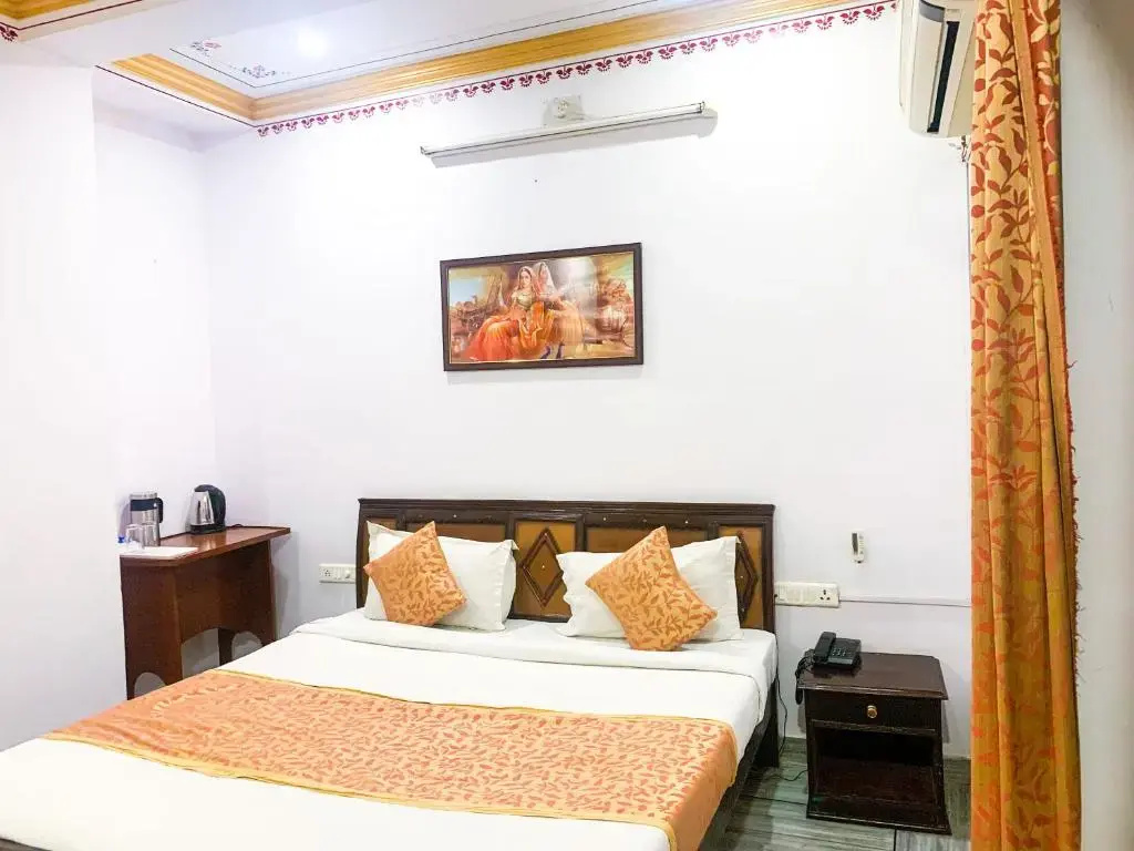 Deluxe Double room (full double bed)