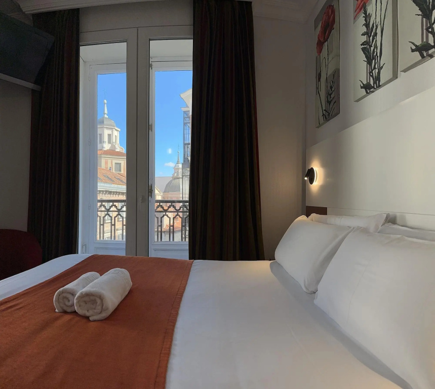 Hostal Sol Square Madrid — 2
