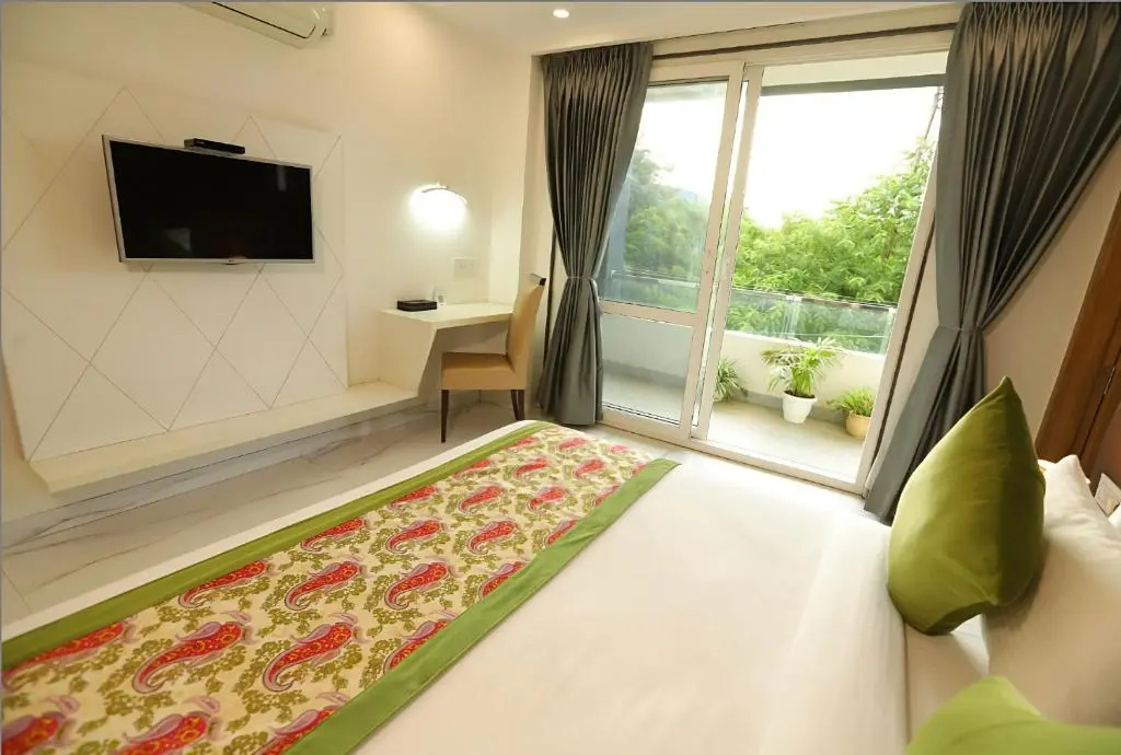 Deluxe Double room (full double bed)