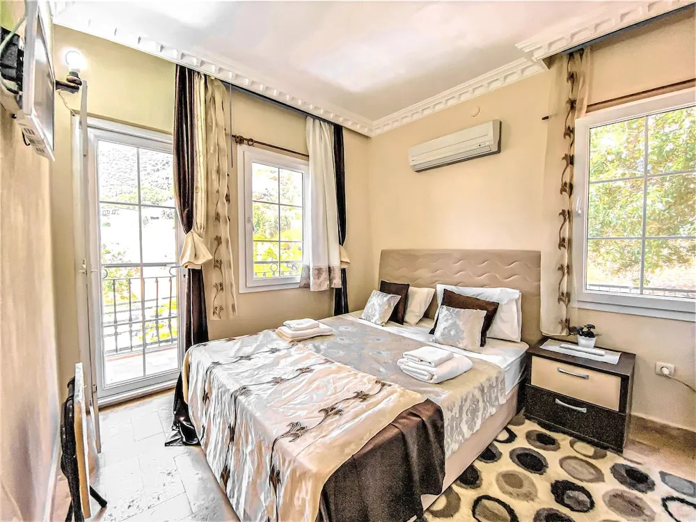 Standard Double room with balcony (full double bed)