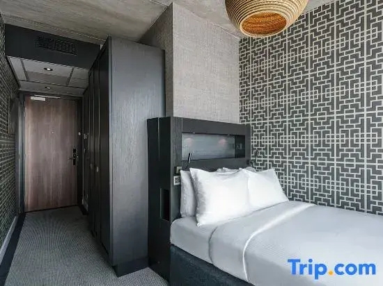 Guest  Single room with water view