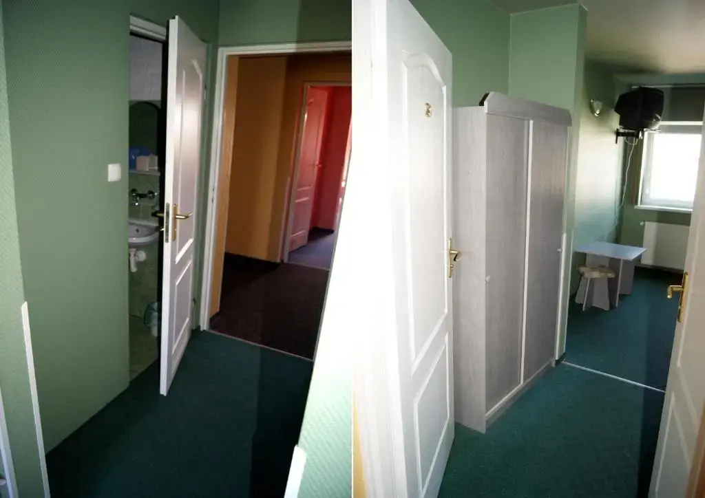 Economy room