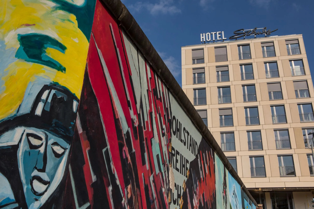 Schulz Hotel Berlin Wall at the East Side Gallery — фото