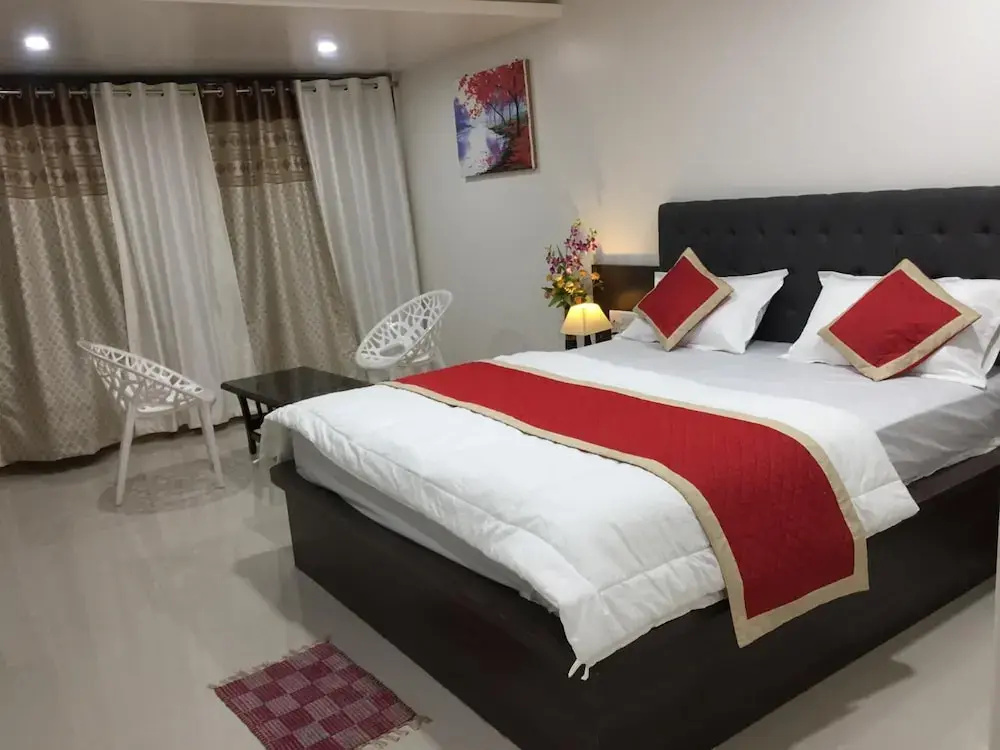 Deluxe Double room (full double bed)