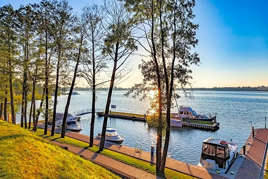 Beach & Waterfront