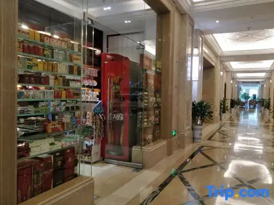 Food & Beverage