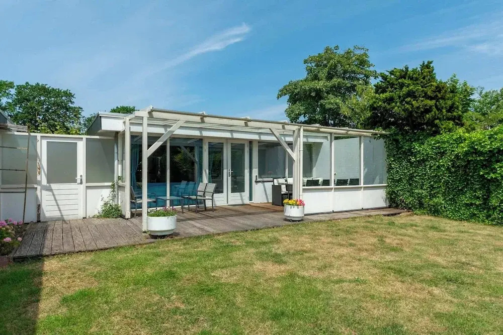 Bungalow in Sint Maartenszee Near Beach
