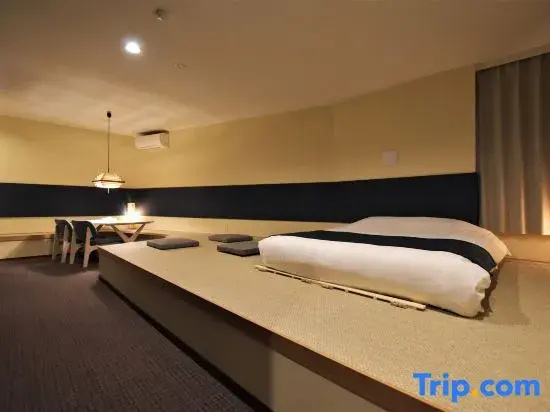Deluxe Double Suite (full double bed)