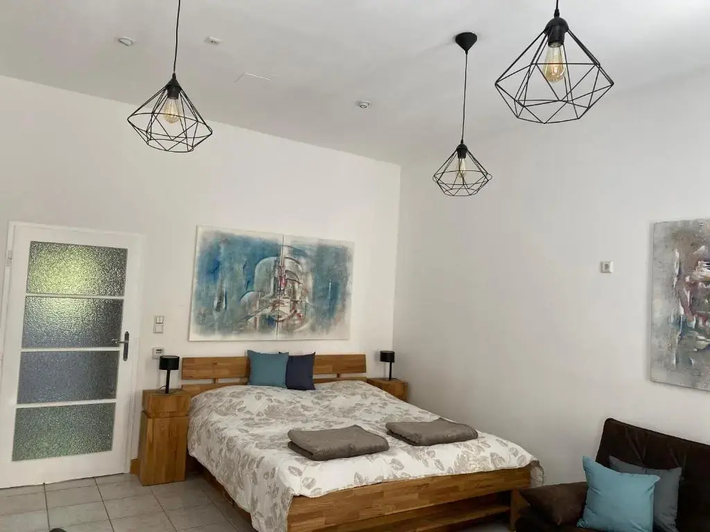 2 Bedrooms Apartment