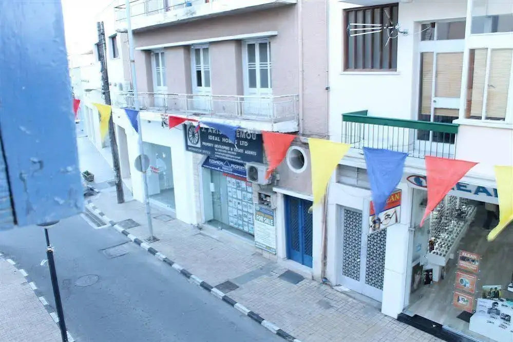 TRIANON Hostel - Central Paphos Old Town