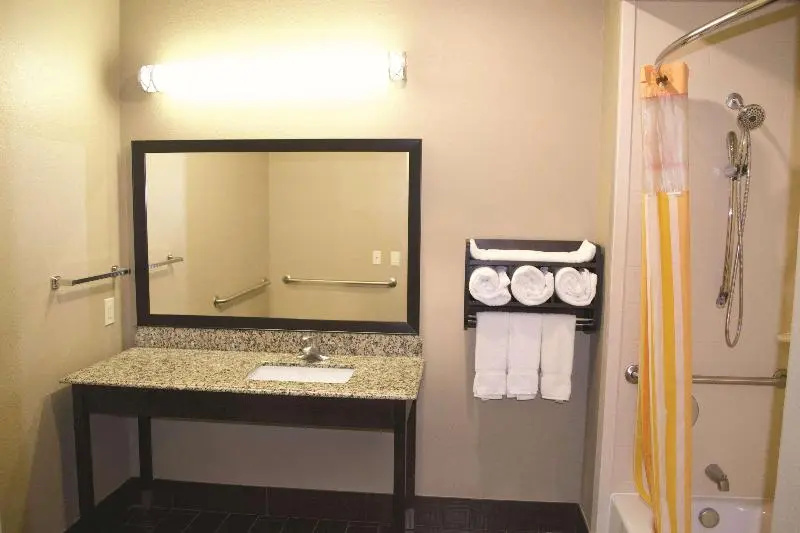 La Quinta Inn & Suites by Wyndham Pearsall - Chambres