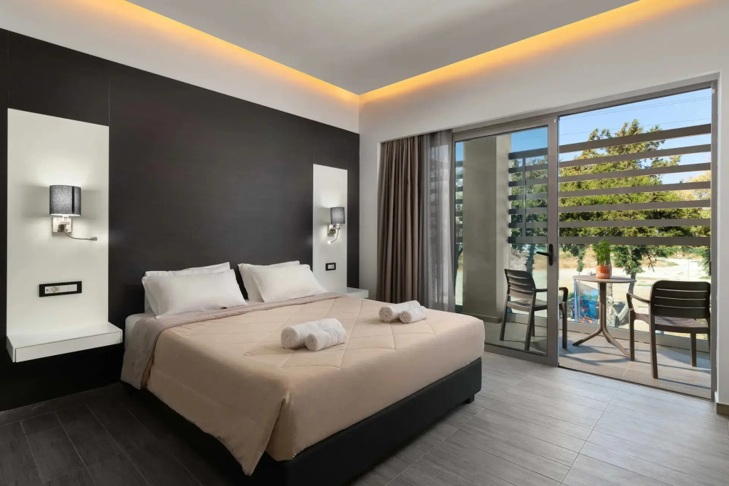 Deluxe room with partial sea view