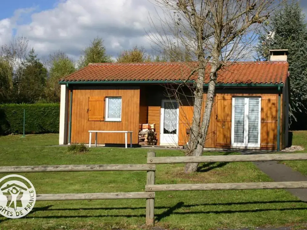 Chalet Avec Cheminee Et Animaux Acceptes a Usson-En-Forez - Fr-1-496-162