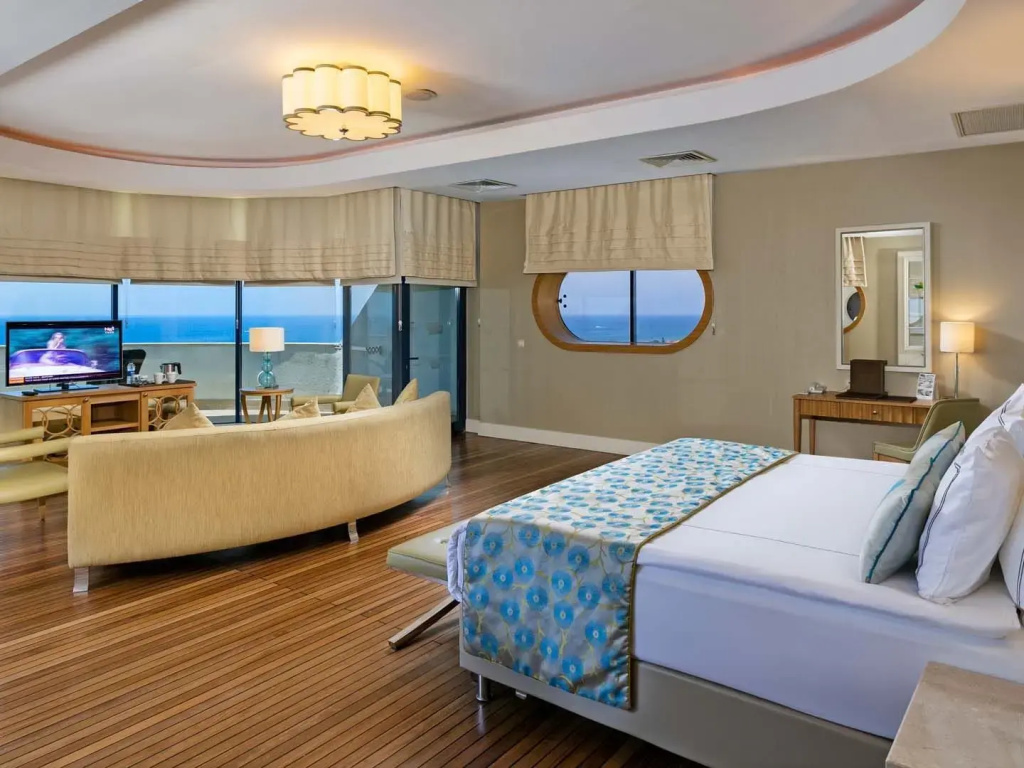 Admiral Suite