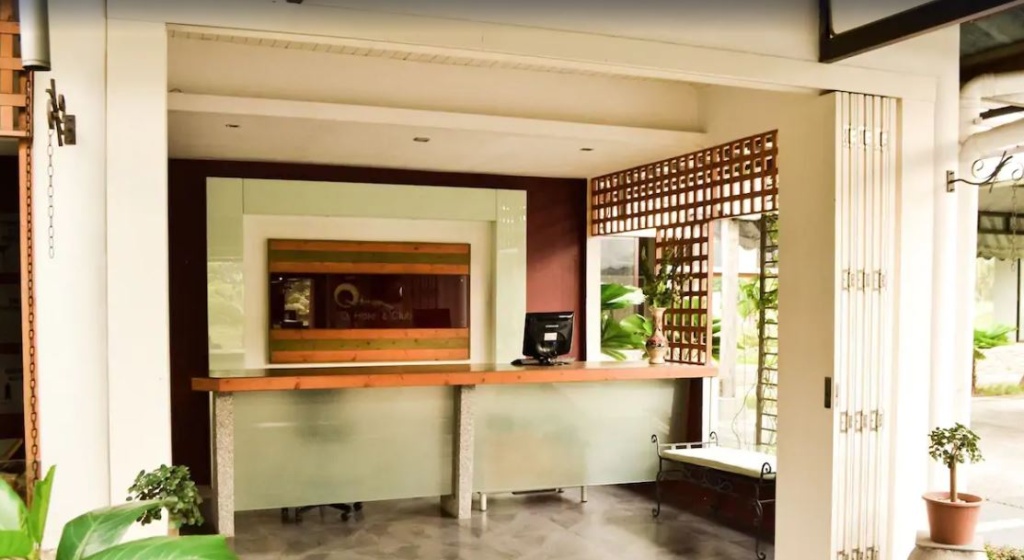 Qi Hotel and Club