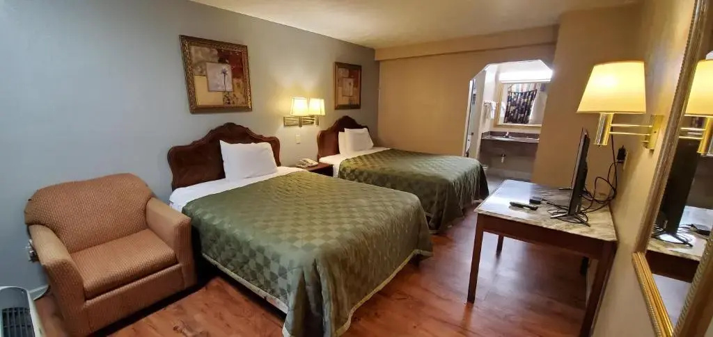 2 Bedrooms Double Suite (full double bed)