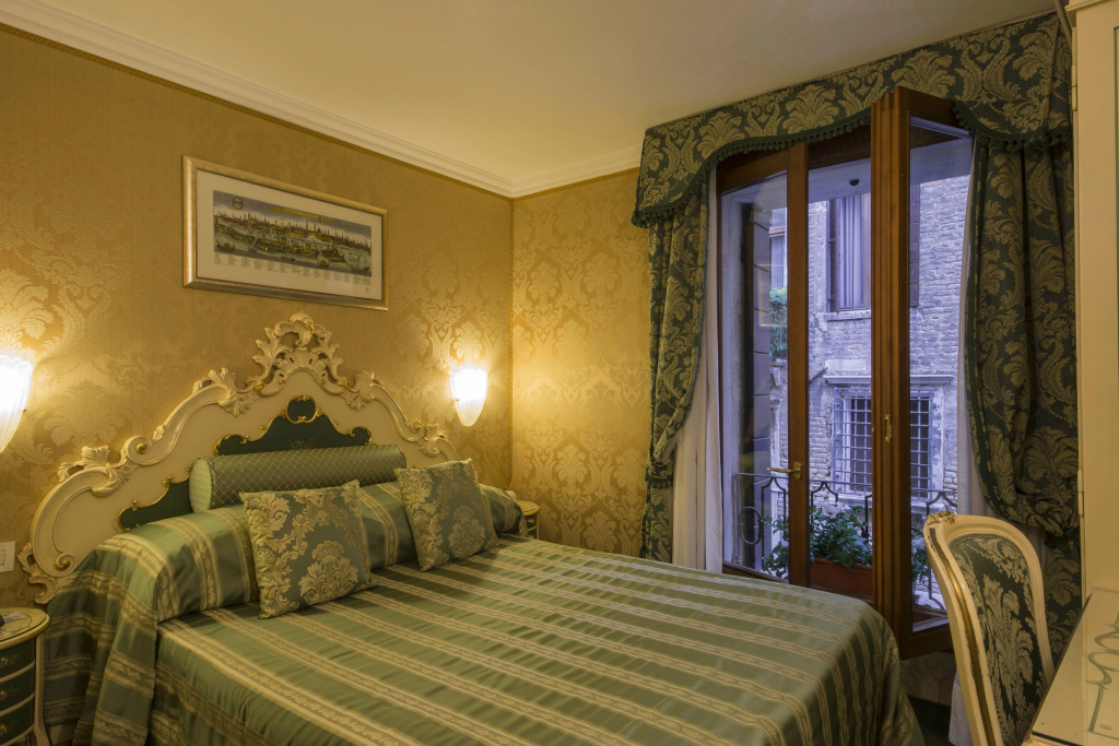 Hotel Becher — 2