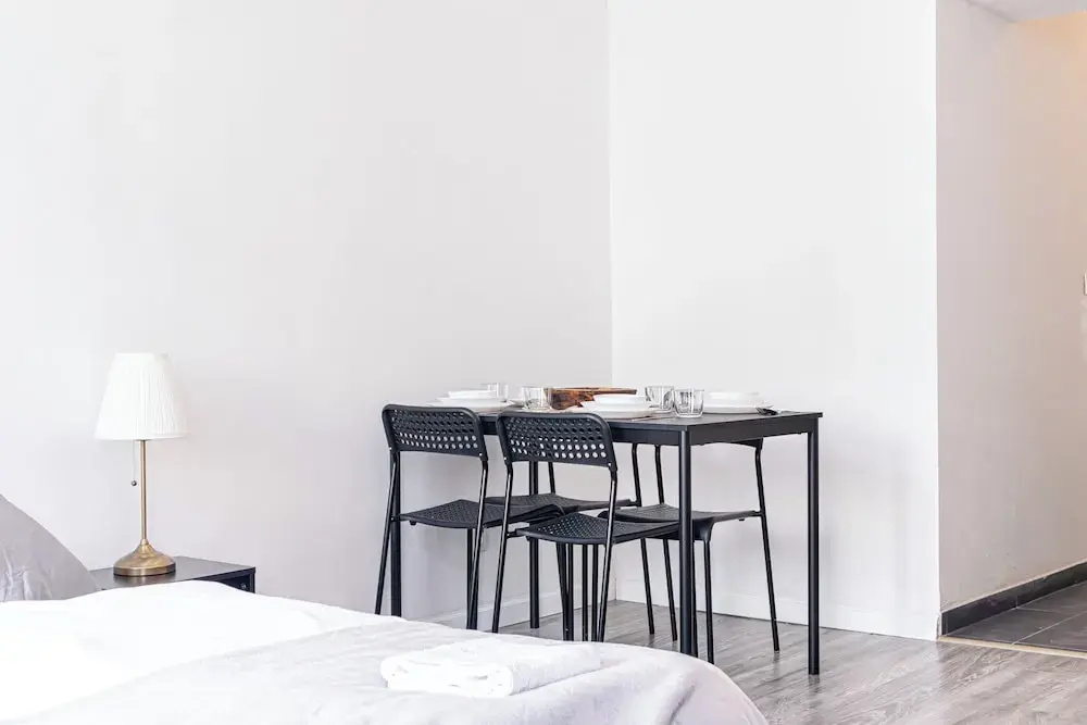 Affordable 1BR Near U6 Schoepfwerk