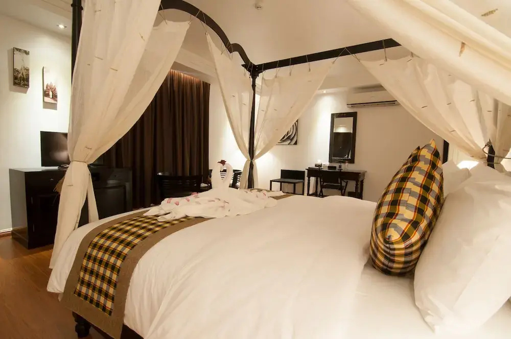 Double Suite (full double bed)