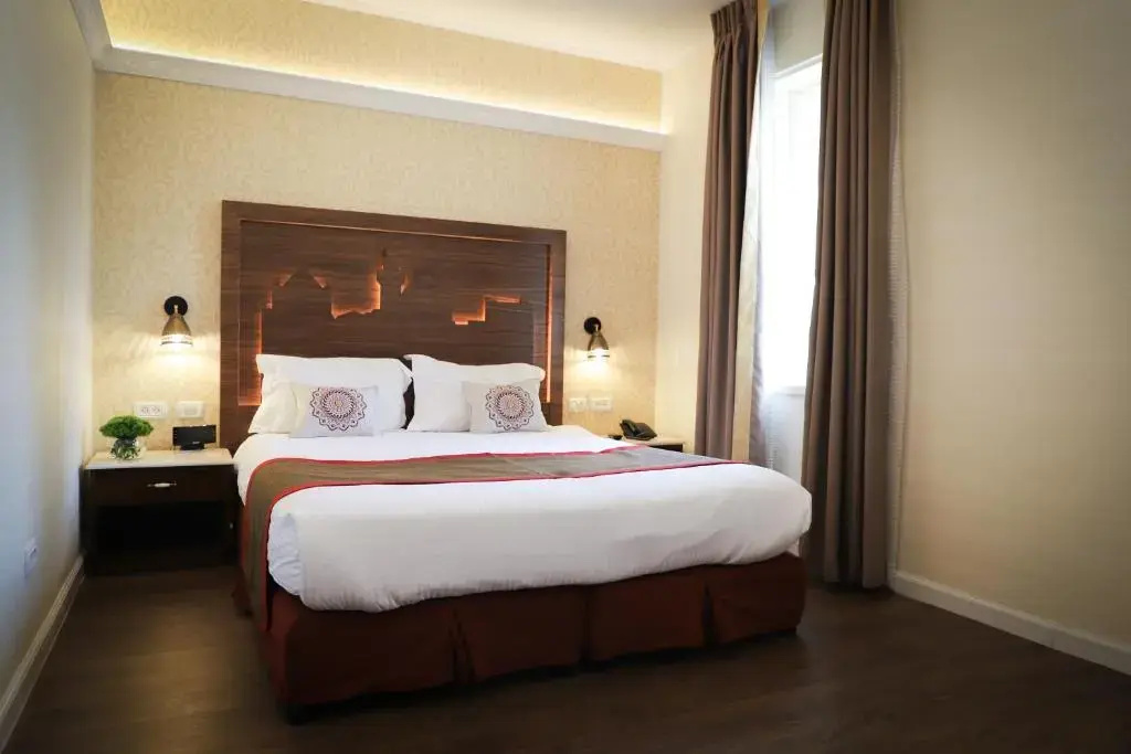 Deluxe Double room (full double bed)