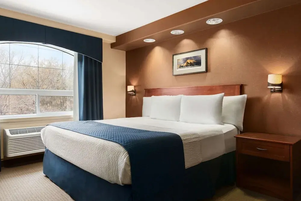 Double Suite with balcony (full double bed)
