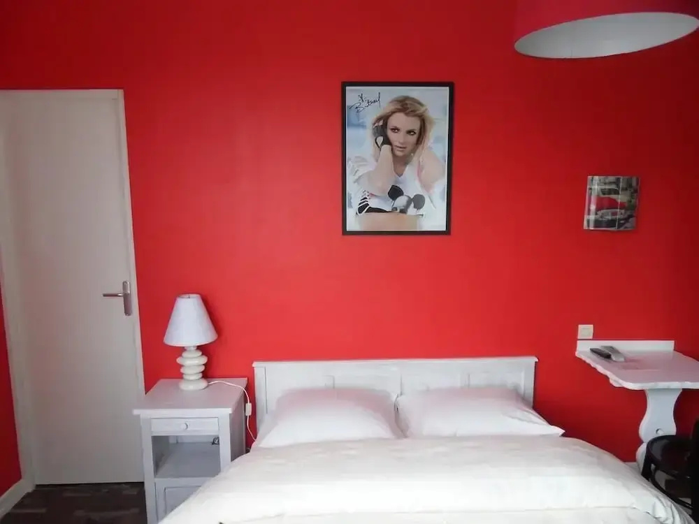 Classic Double room (full double bed)