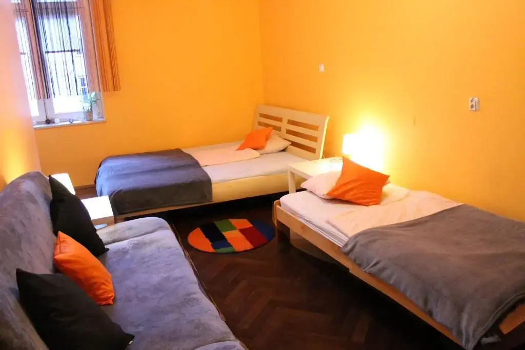Standard Triple room