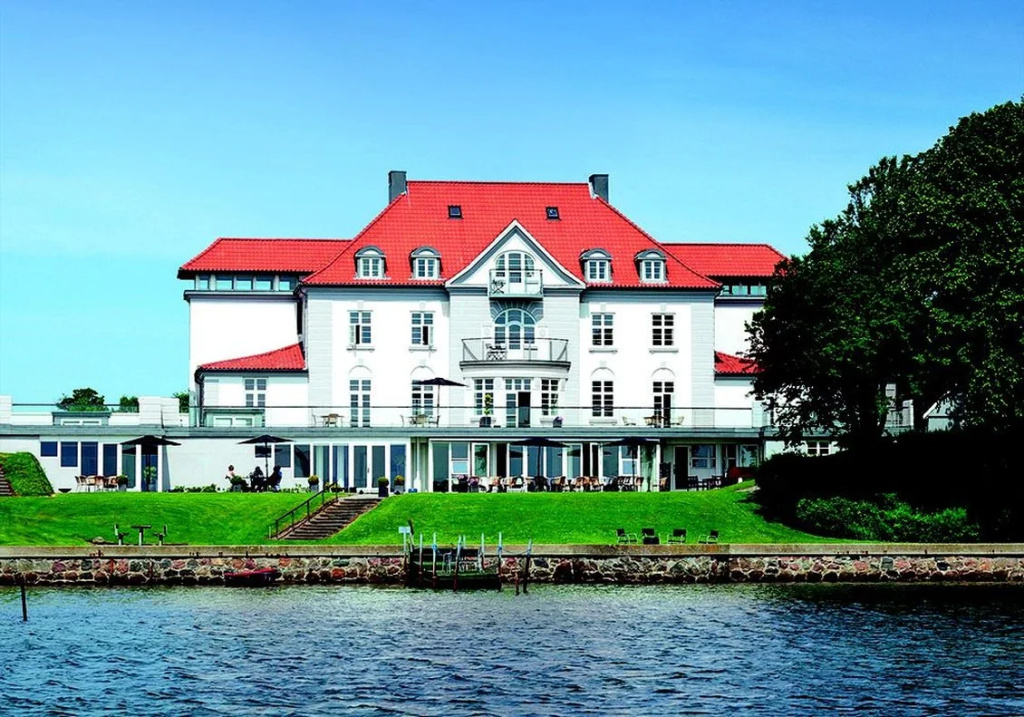 Sixtus Sinatur Hotel og Konference