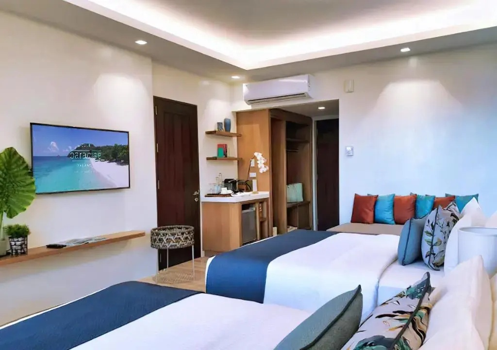 Suite with ocean view