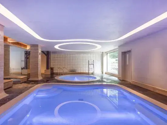 Zhuishan Mingjing Hot Spring Resort Hotel - фото 5