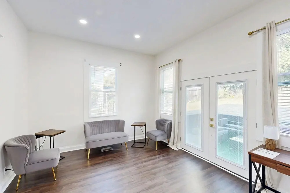 Historic Charm & Great Location! — фото 4