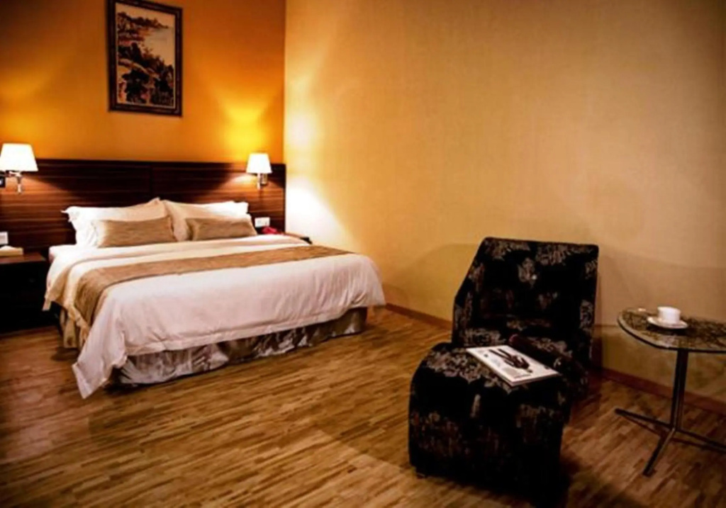 Pine Tree Hotel — 4