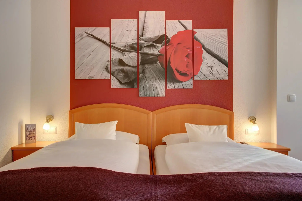 Deluxe Double room (full double bed)