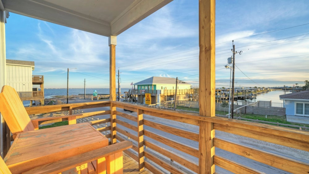 Sleeps 24, 3 Homes Bayfront Pool, Boat Dock, Views Laguna Village Hideaway