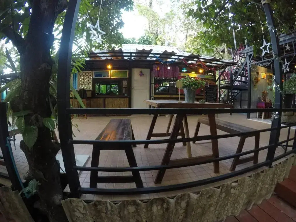 Nua Tone Resort & Cafe