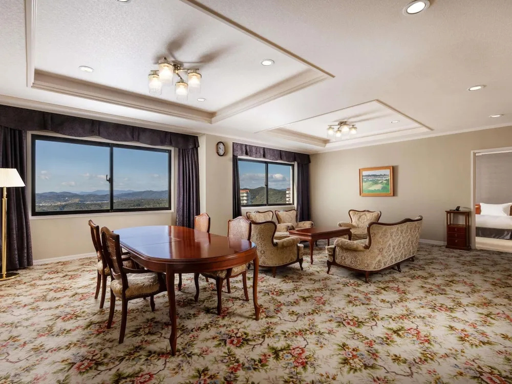 Deluxe Suite