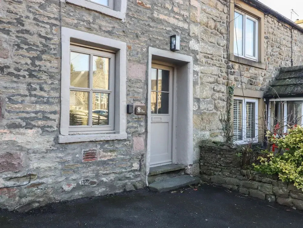 8 Oak Cottages