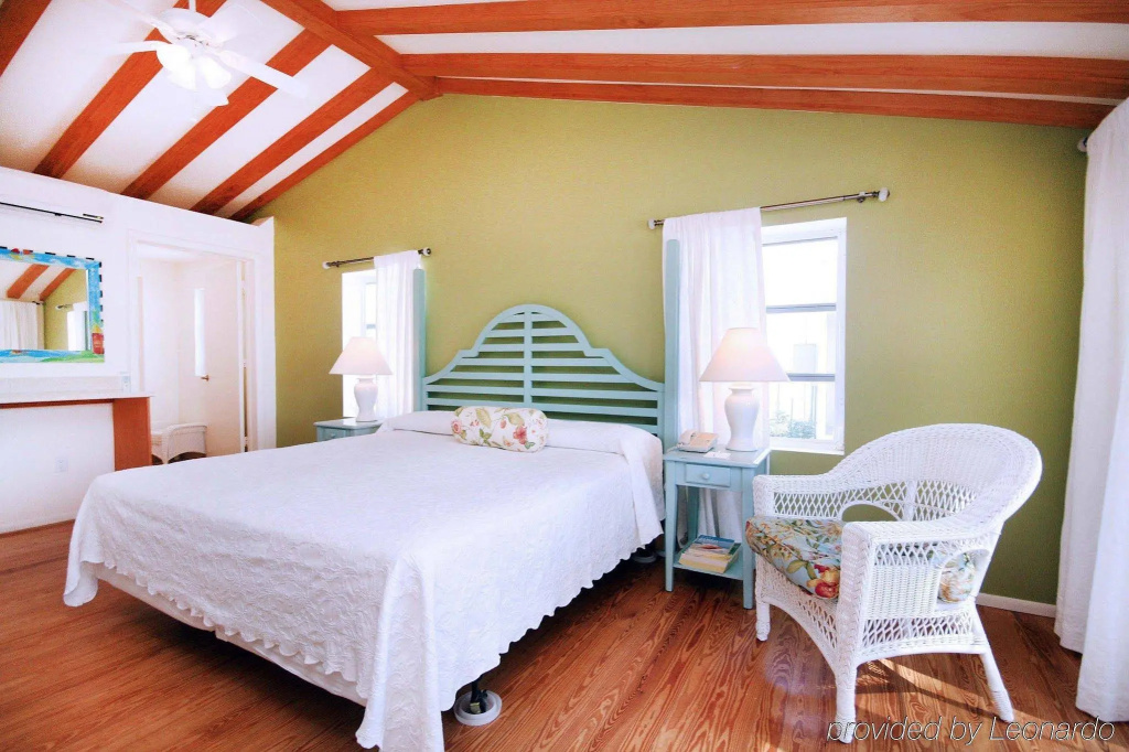 Island Inn — 4