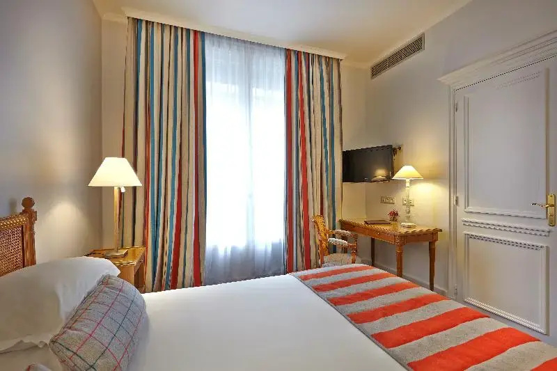 Royal Hotel Paris Champs Elysées 44