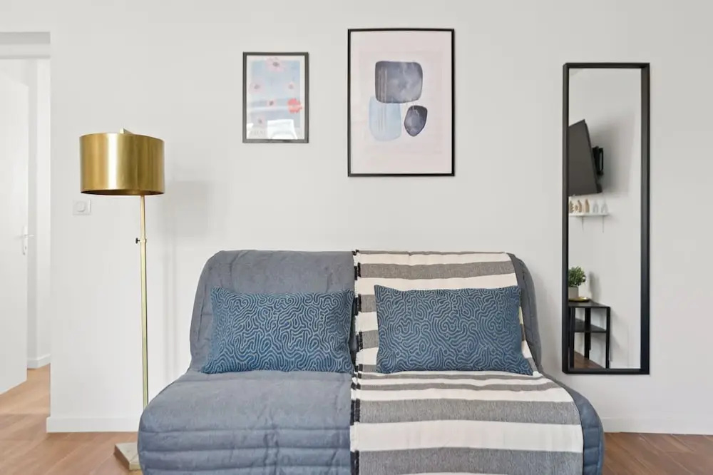 Charming 2BR Retreat by République