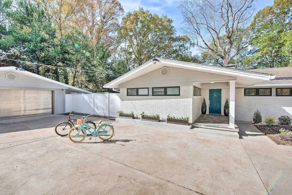 Serene Home w/ Fire Pit, Deck & Easy Access to ATL